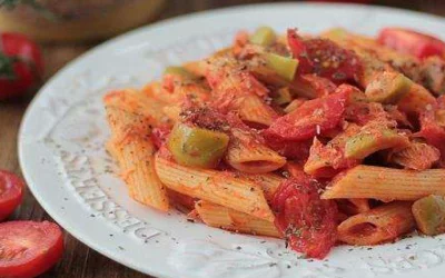 Penne with tuna, anchovies and tomatoes